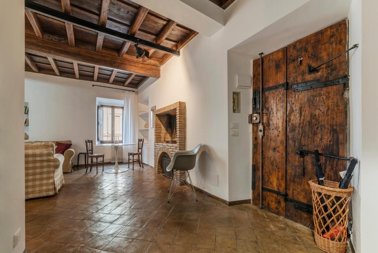 Colosseo & Fori Imperiali Wooden Flat Apartment Rom